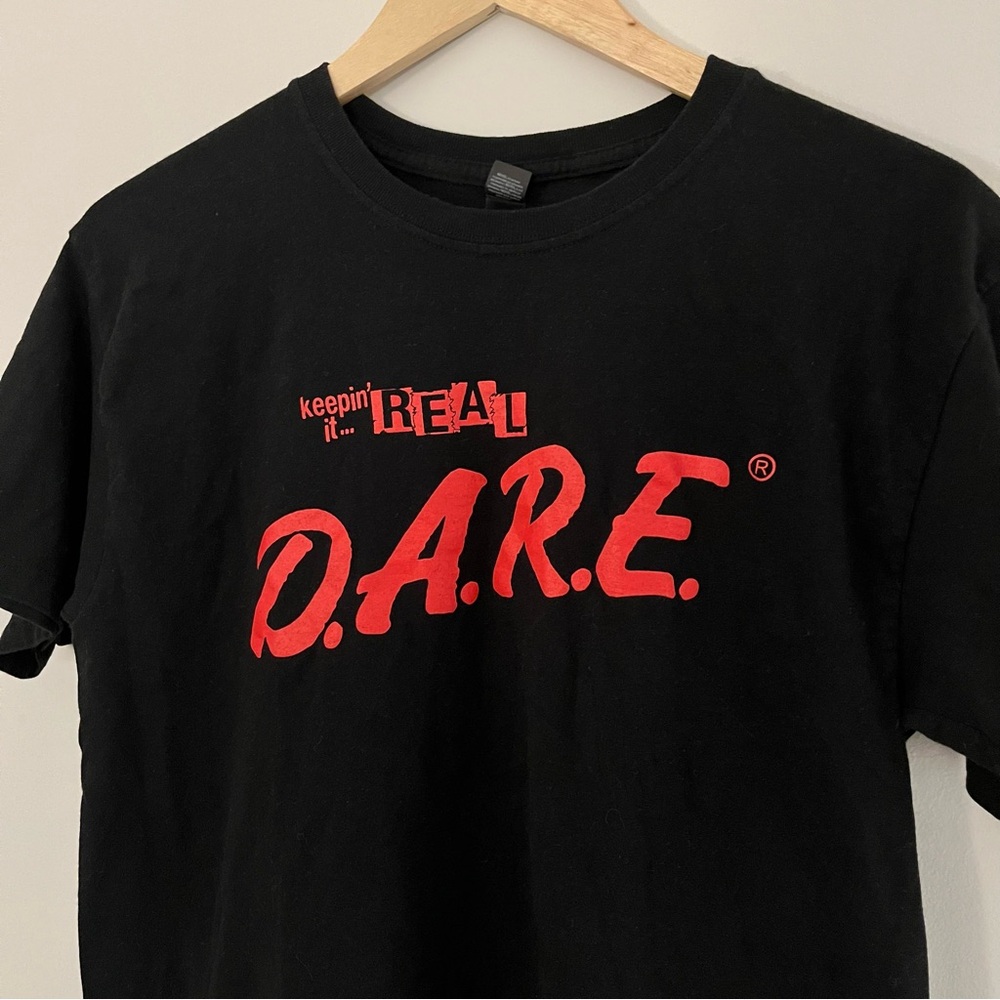 Adult medium DARE D.A.R.E retro 90’s style tee